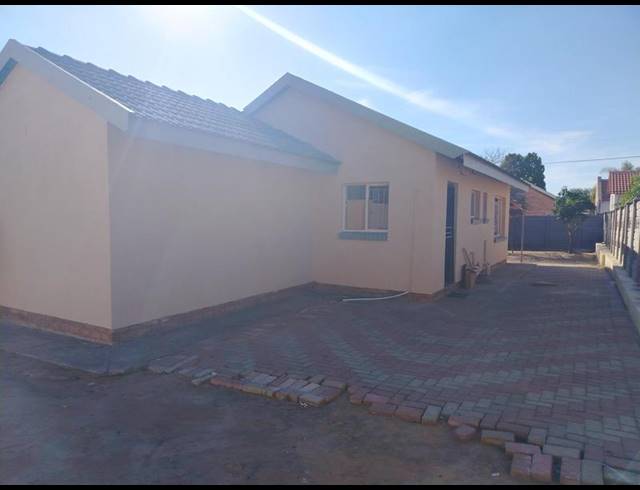 3 BEDROOM PROPERTY TO RENT IN FLORA PARK